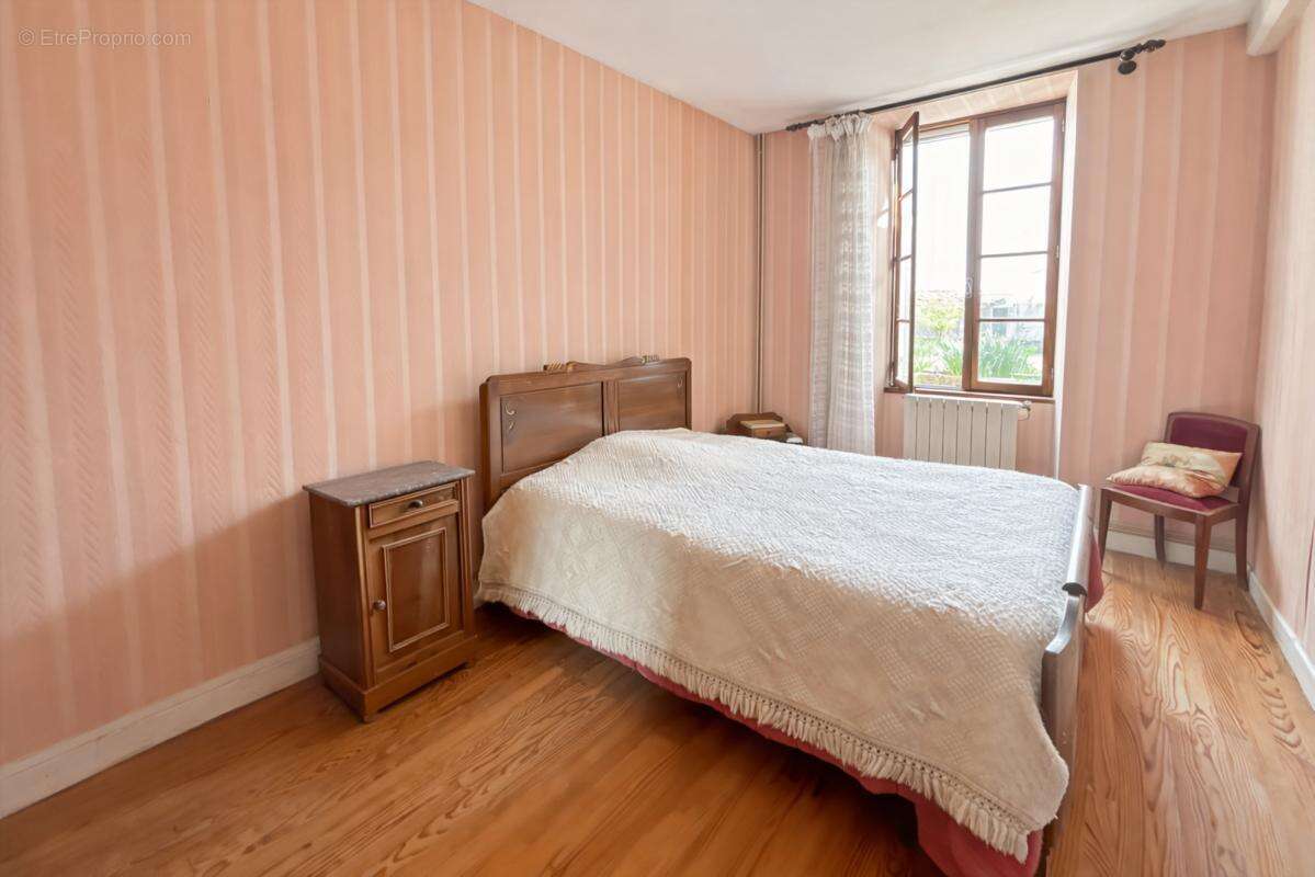 Maison à JARNAC-CHAMPAGNE