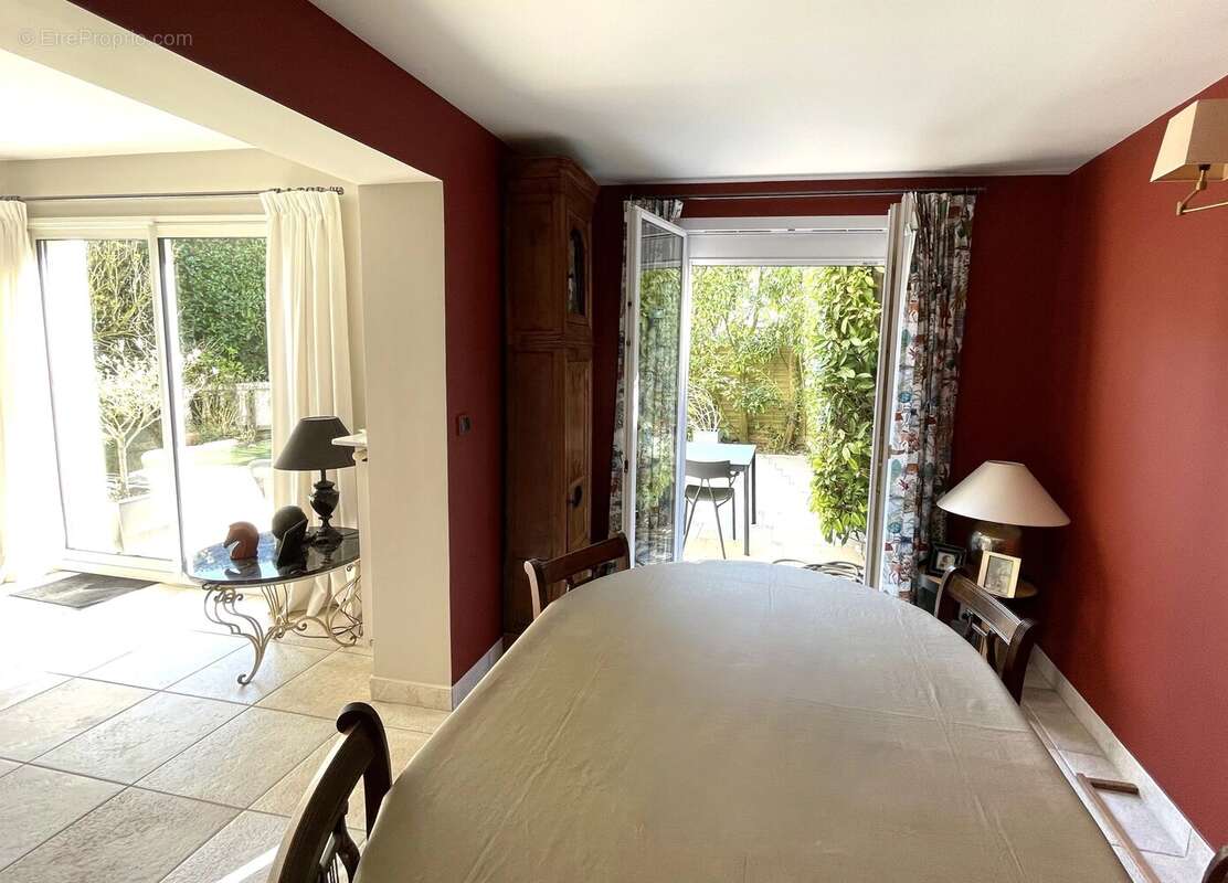 Maison à VILLE-D'AVRAY