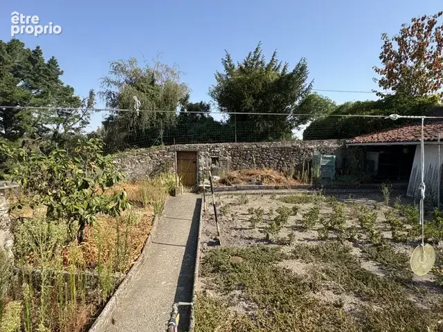 A vendre à Tiffauges belle maison de bourg 112 m2 +dépendance +terrain constructible 194000 frais d'agence inc - photo 23