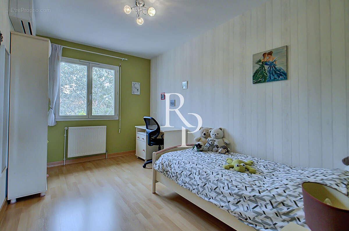 Maison à GREZIEU-LA-VARENNE