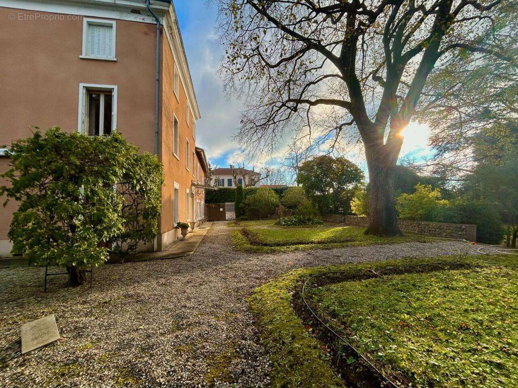Maison à CHANOS-CURSON