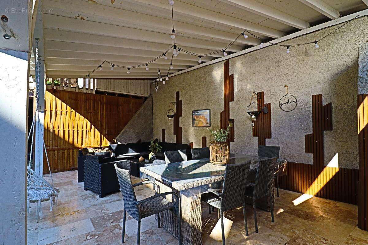 Maison à SAINT-SATUR