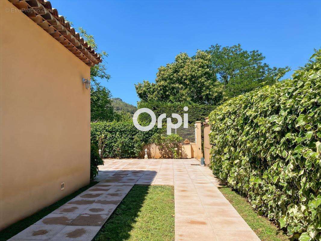 Maison à NANS-LES-PINS