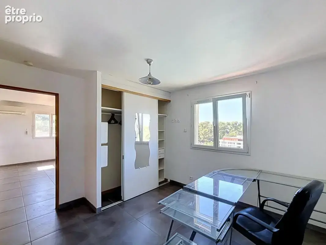 MARSEILLE 13e (Les Olives) – Propriété de 167 m² : Grande Maison Familiale ou Jusqu'à 4 Logements Indépendants Piscine Garages & - photo 16