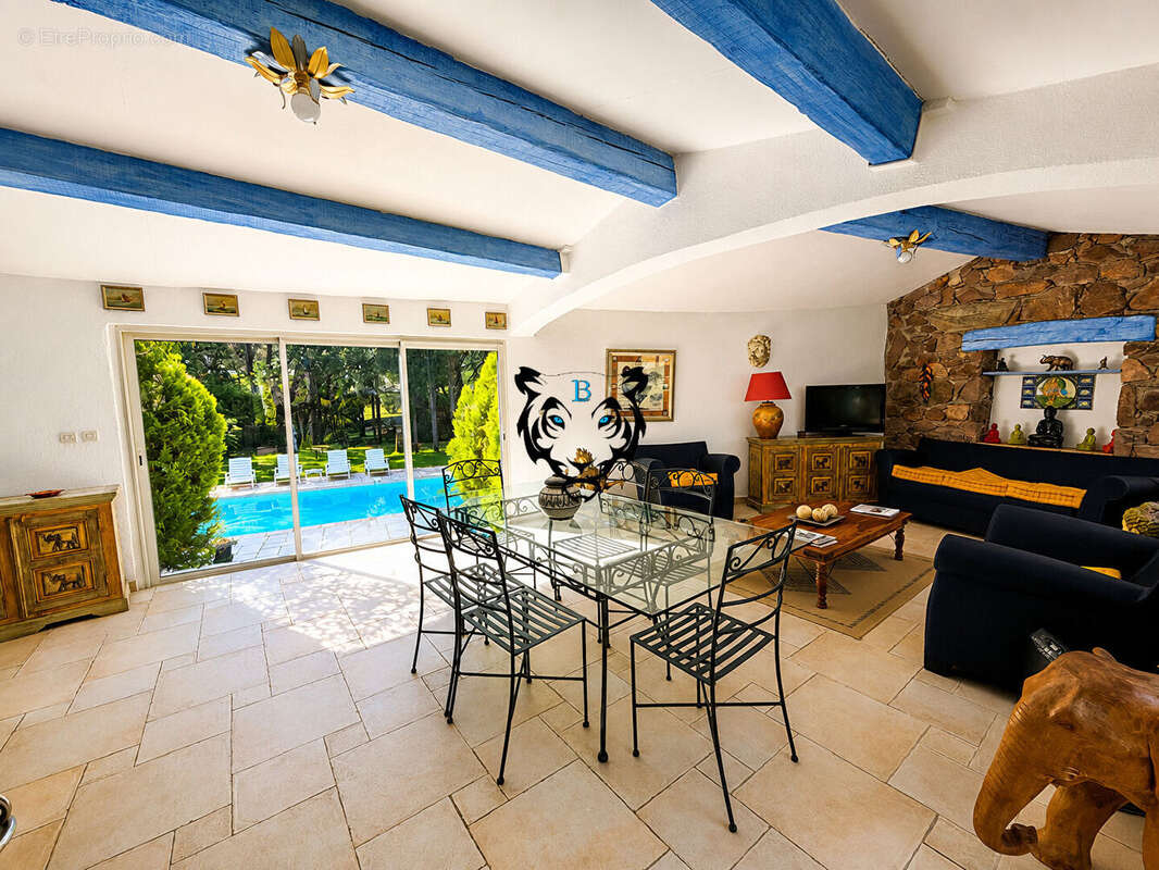 Maison à ROQUEBRUNE-SUR-ARGENS