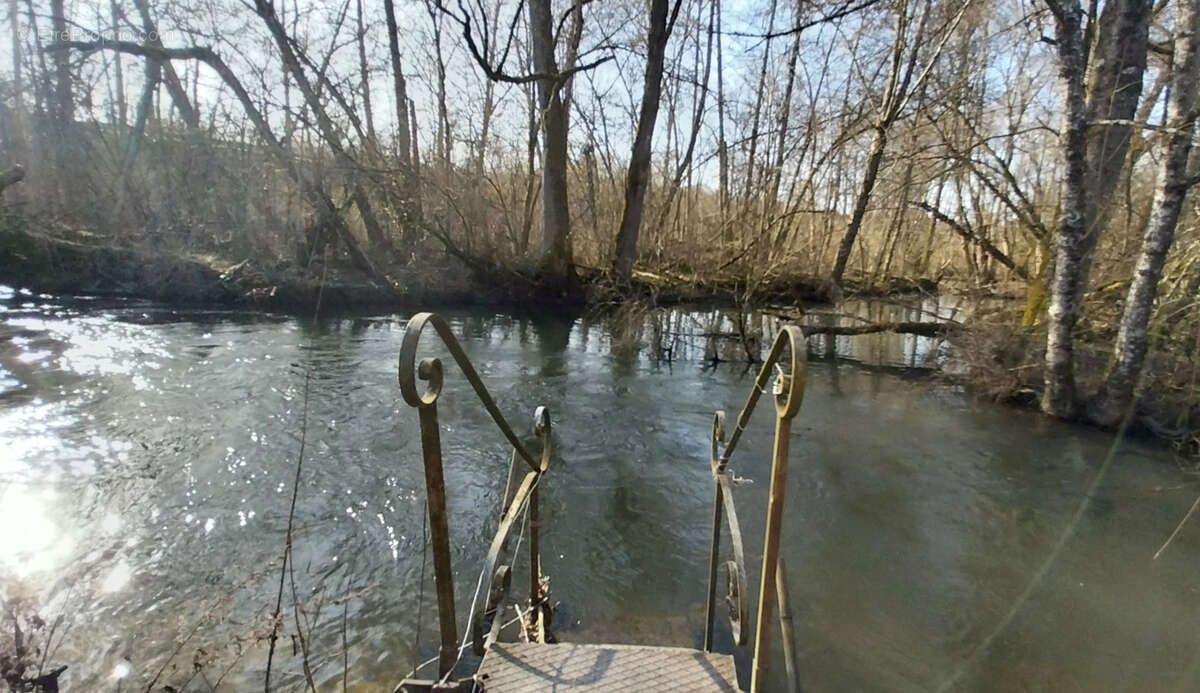 Maison à CHATEAU-L'EVEQUE