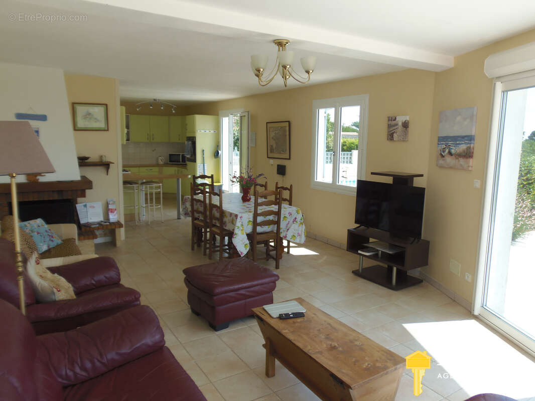 Maison de plain pied avec 4 chambres piscine et belle vue sur l'estuaire de la Gironde. - photo 9