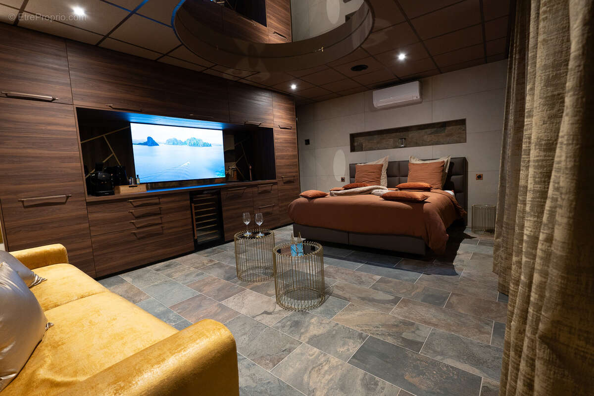 Appartement à SAINT-PRIEST-EN-JAREZ