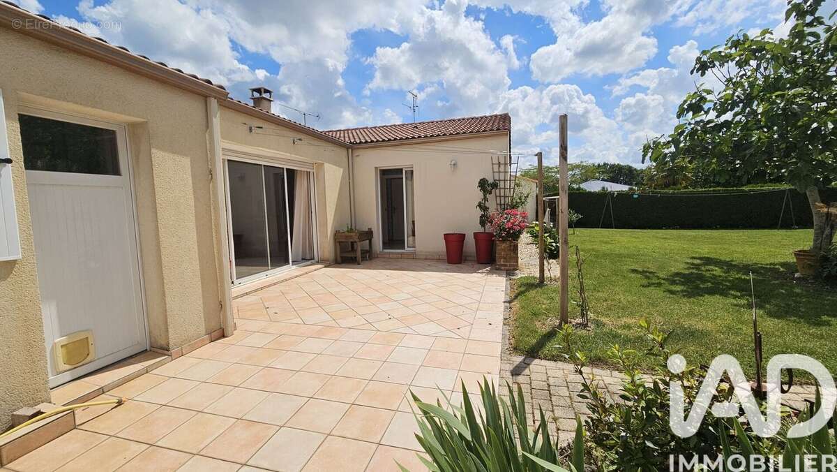 Photo 5 - Maison à LA CHAIZE-LE-VICOMTE