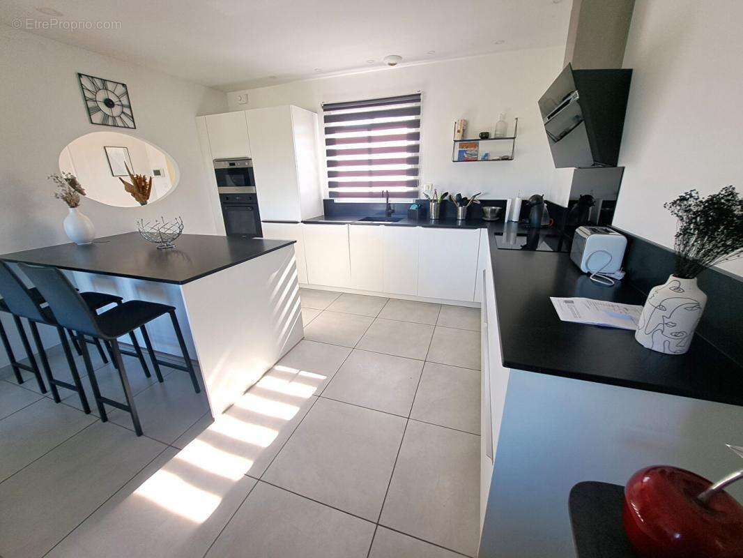 Maison à ROULLET-SAINT-ESTEPHE