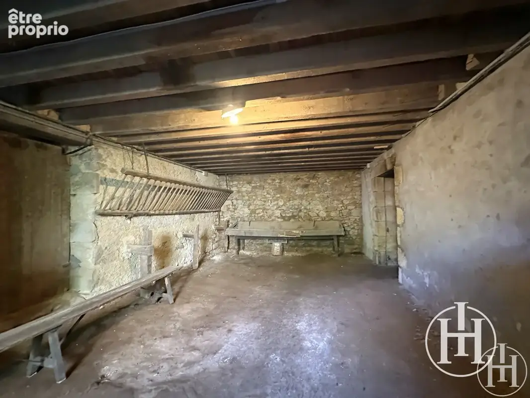 À saisir : petit prix   maison de 208 m2 avec garage, caves et terrains - - photo 12