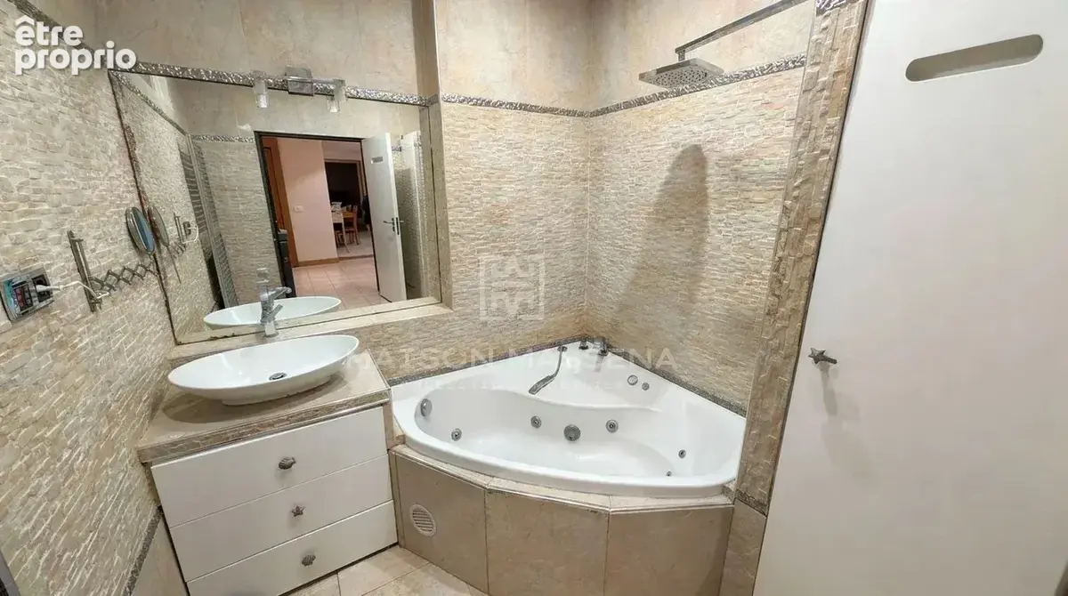 NICE NORD – LE RAY  T3 en rez-de-jardin avec terrasse de 116 m² - photo 6