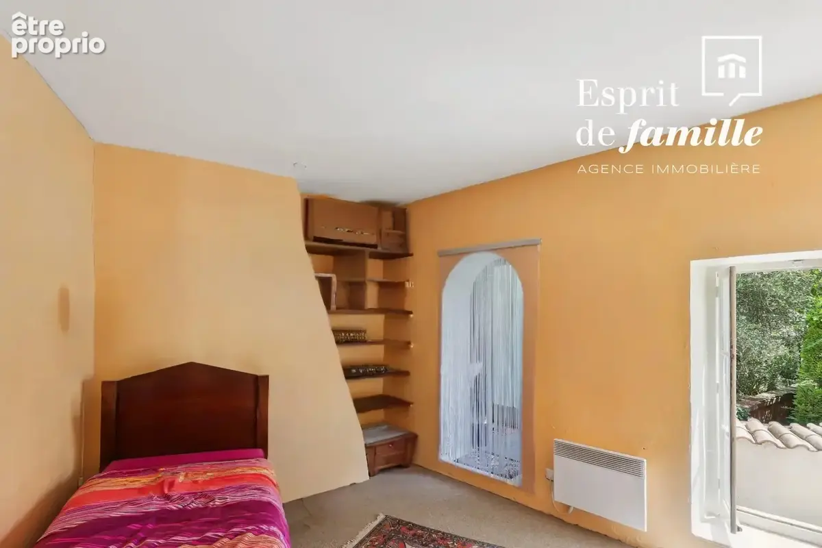 Fontaines-Saint-Martin, propriété au coeur du village 260m2 plus dépendances - photo 11