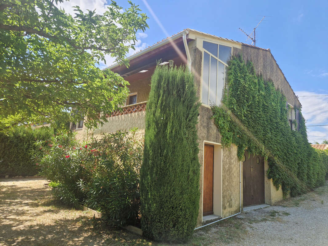 Maison à SAINT-PANTALEON-LES-VIGNES