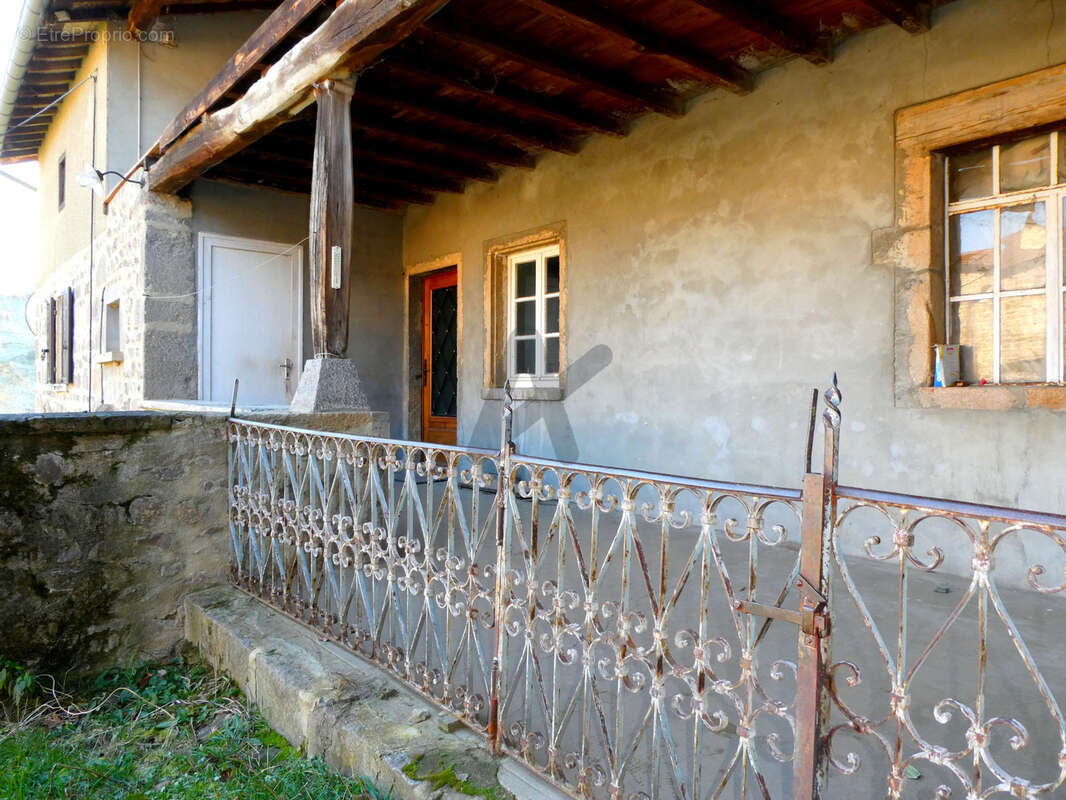 Maison à SAINT-LAURENT-DE-CHAMOUSSET