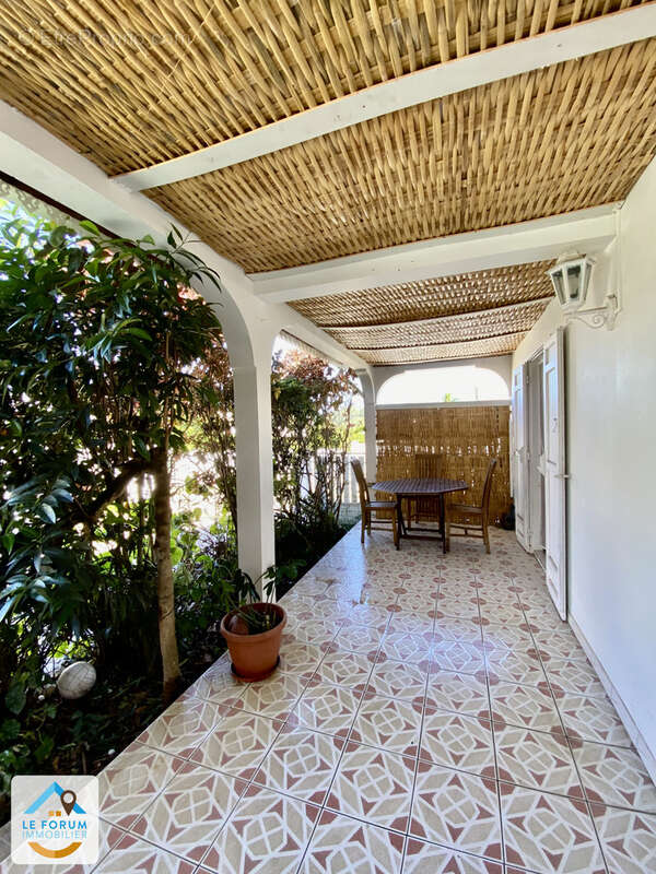 Saint joseph 97480 - villa avec piscine - beaux volumes - rendement locatif - proche de toutes commodités - photo 12