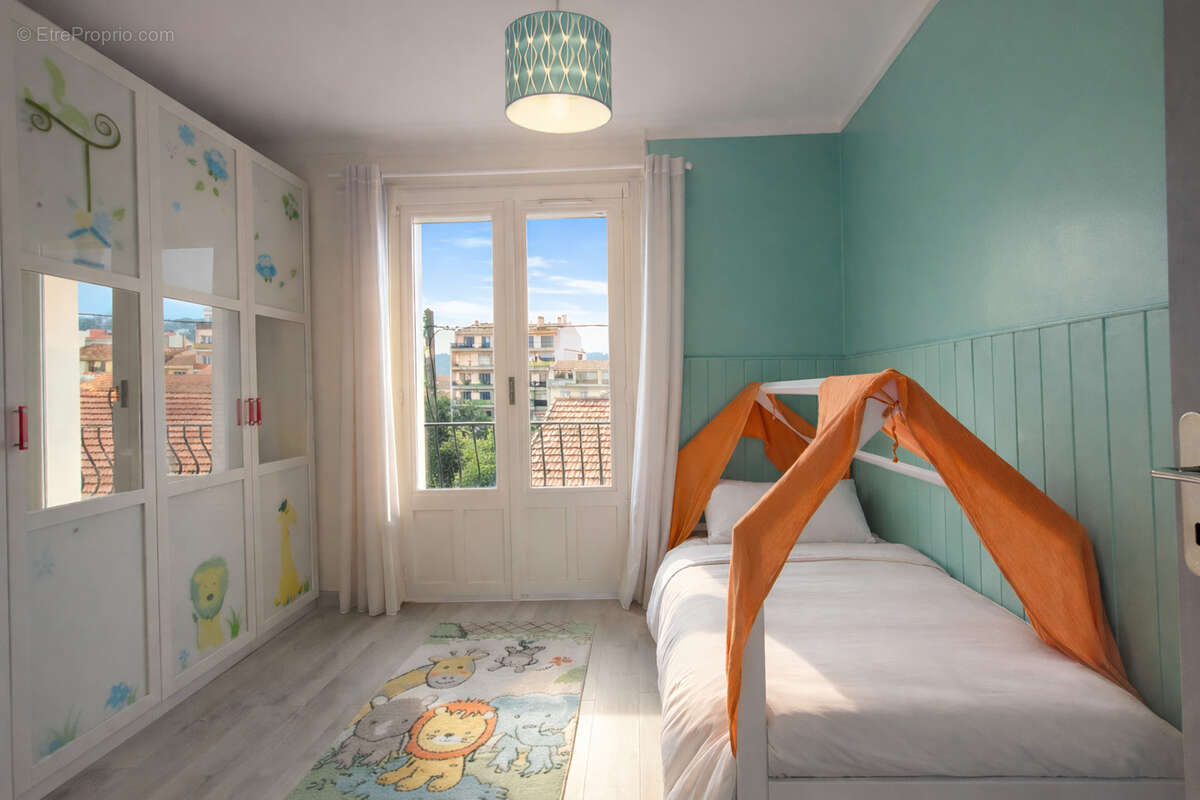 Appartement à VALLAURIS