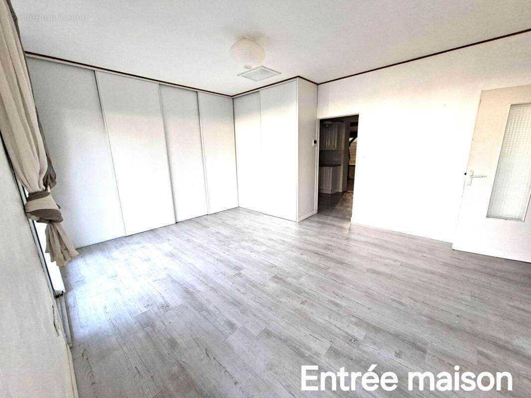 Maison à CHARRON