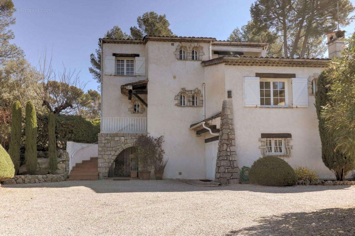 Maison à MOUANS-SARTOUX