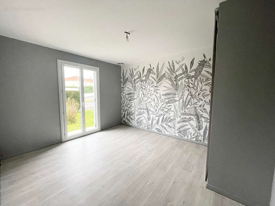 Maison à SAINT-MACAIRE-EN-MAUGES