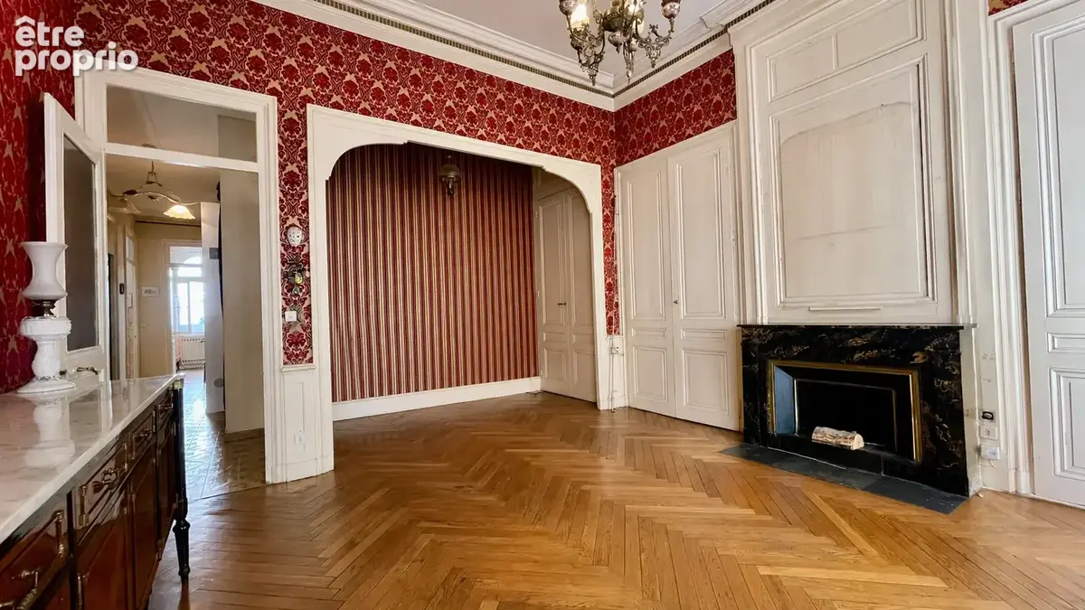 Appartement de caractère de 101 m2 au cœur des Terreaux / Charme de l'ancien et fort potentiel - photo 2