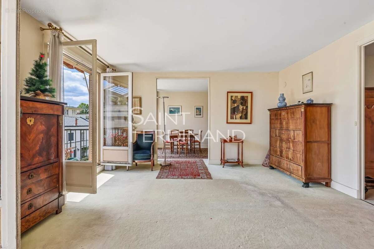 Appartement à NEUILLY-SUR-SEINE