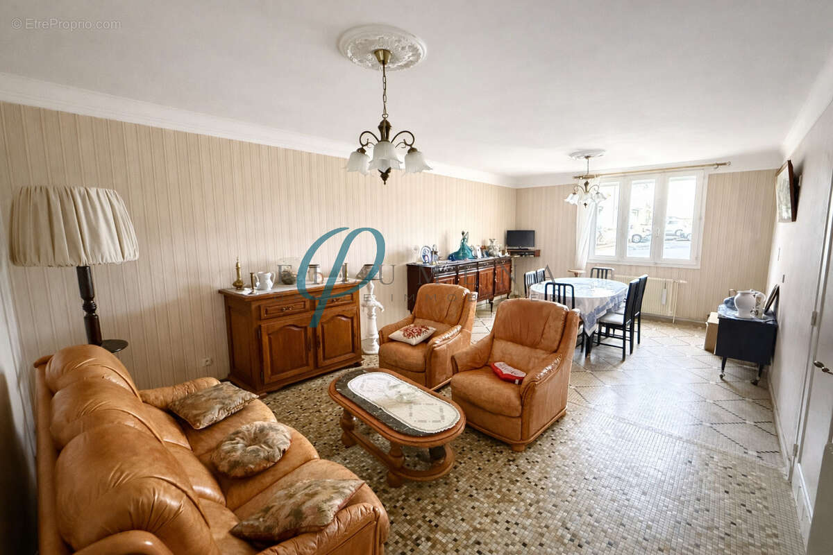 Maison à MONTREVAULT