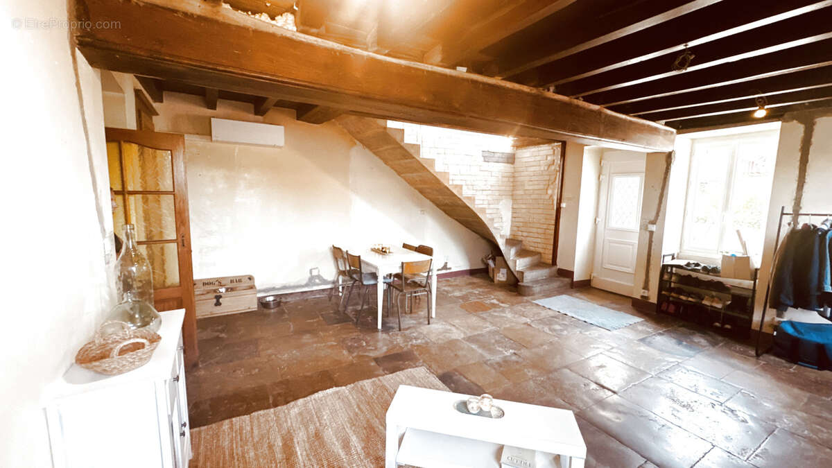 Maison à VAULT-DE-LUGNY