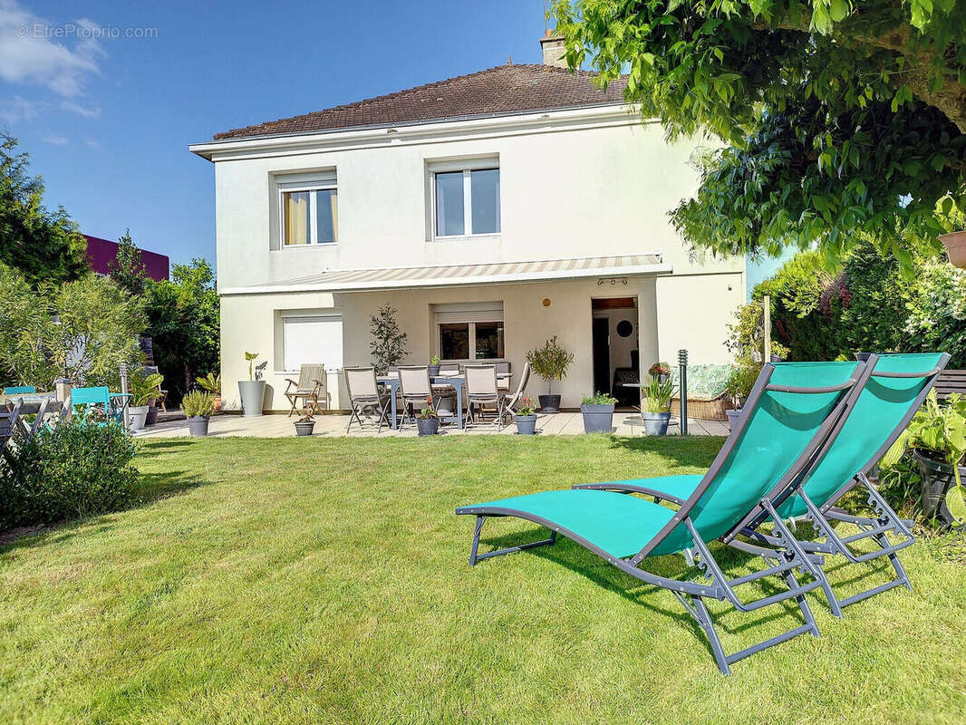 Maison à LA VILLE-AUX-DAMES