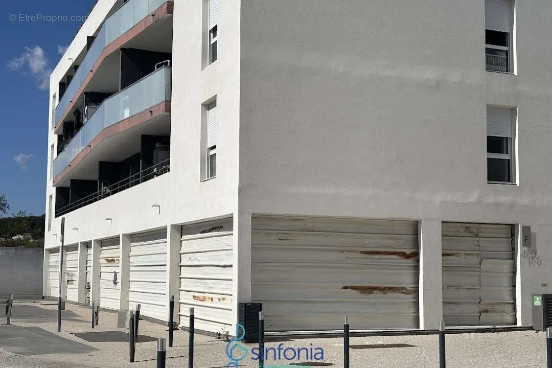 Commerce à JUVIGNAC