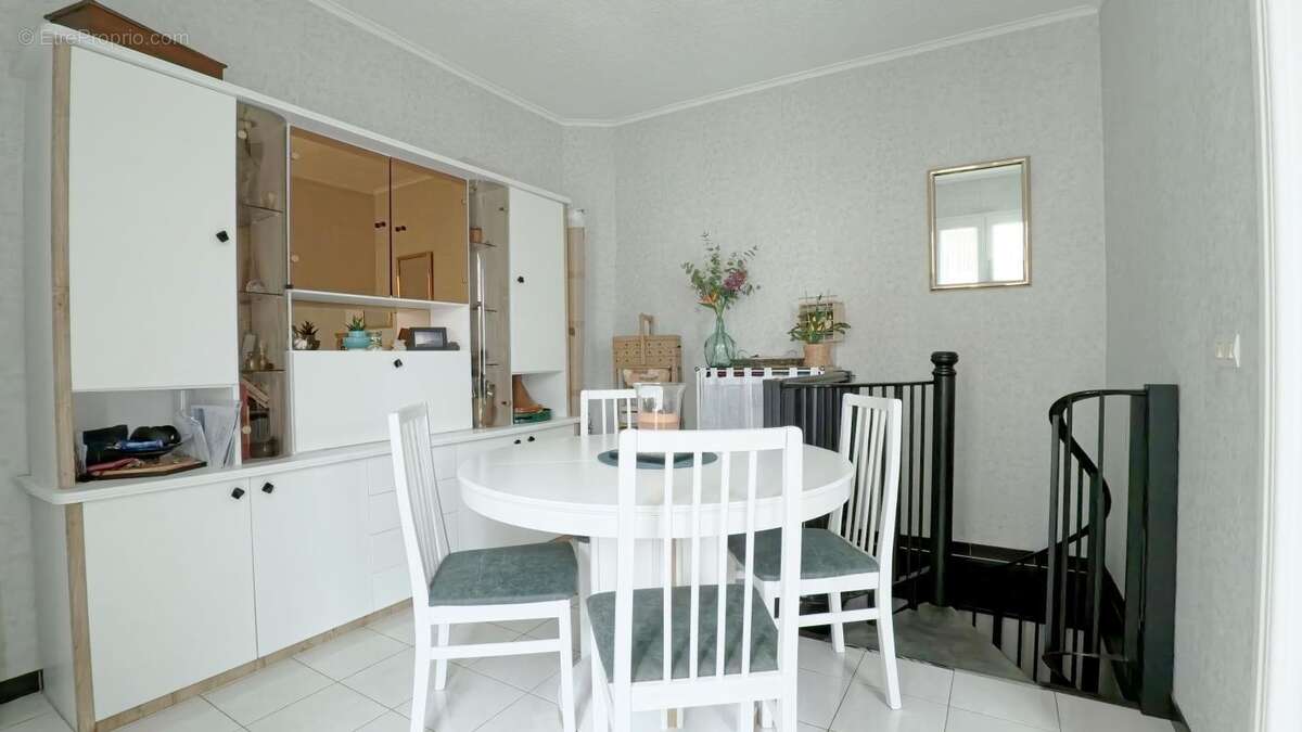 Maison à SAINT-MAUR-DES-FOSSES