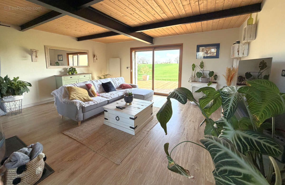 Maison à SAINT-JULIEN-SUR-VEYLE