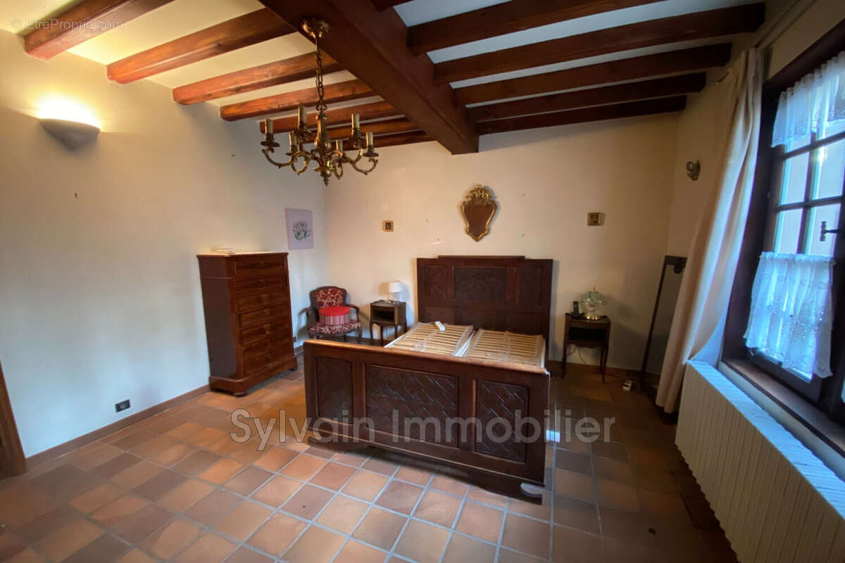 Maison 212 m² à Songeons  - photo 8