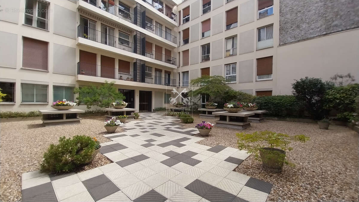 Appartement à PARIS-7E