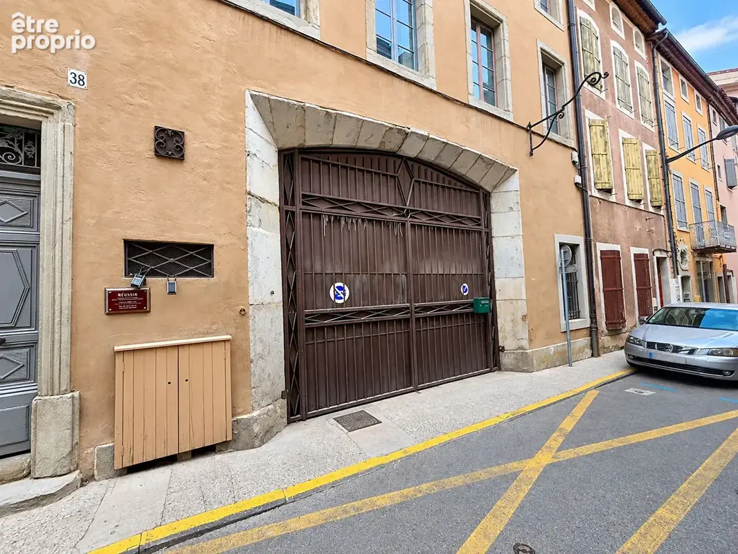 Photo Parking à Carcassonne au prix de 90 000€