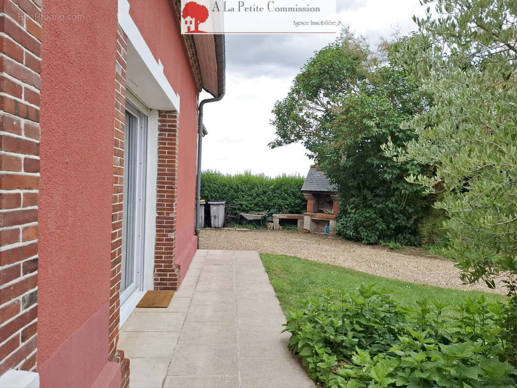 Maison à FONTAINE-LA-GUYON