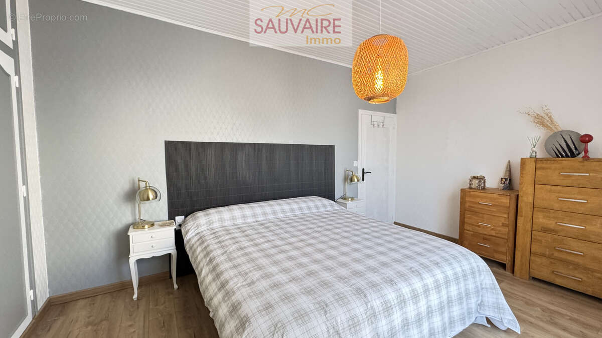 Maison à SAINT-LAURENT-DE-LA-SALANQUE