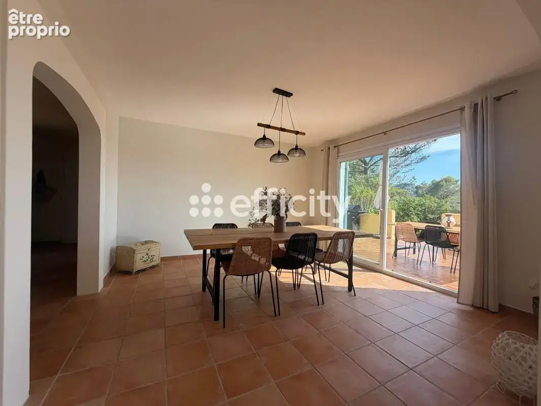 Maison 7 pièces 165 m² à vendre à Pierrefeu-Du-Var (83390) - photo 11