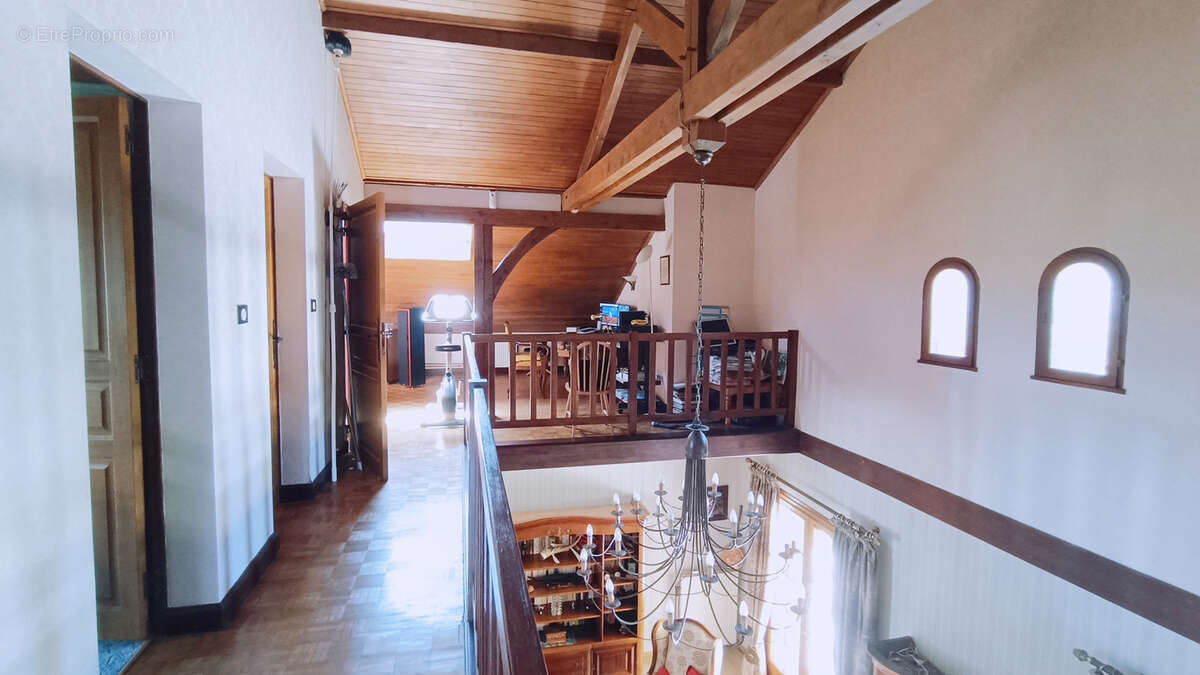Elégante maison dans un beau cadre de vie. - photo 9