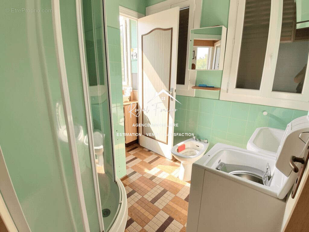 Salle d'eau - Maison à LES ORMES
