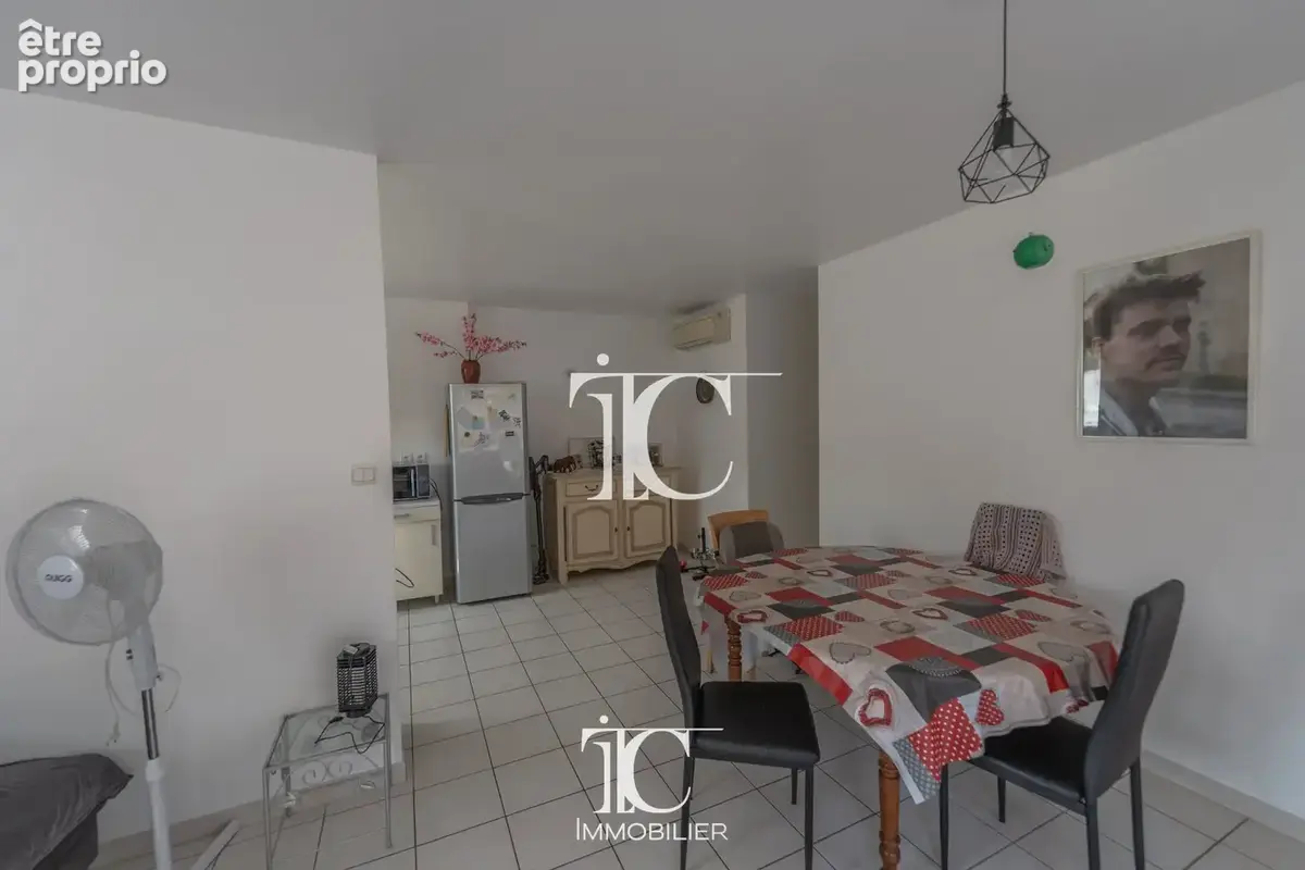 Appartement de 59 m² avec terrasse de 60 m² et garage  au cur des vans - photo 6