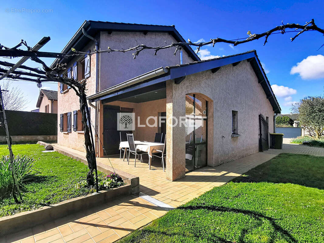 Maison à GENAY