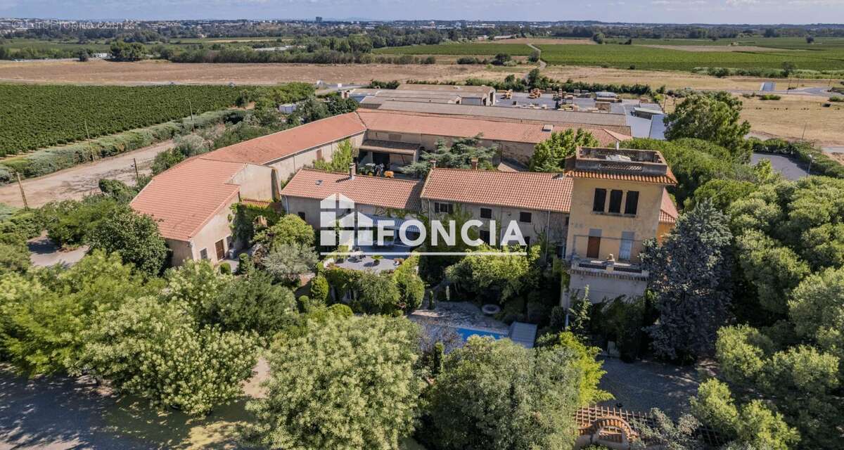 Domaine d'exception de 765 m² : résidence de prestige, gîtes et salle de réception sur 2,5 hectares - photo 10