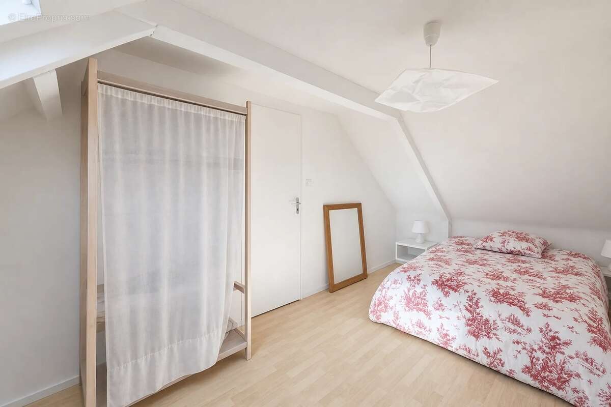 Maison familiale en pierres de caractère – 205 m² – 4 chambres – Jardin de 1 000 m² – Bréhan - photo 4
