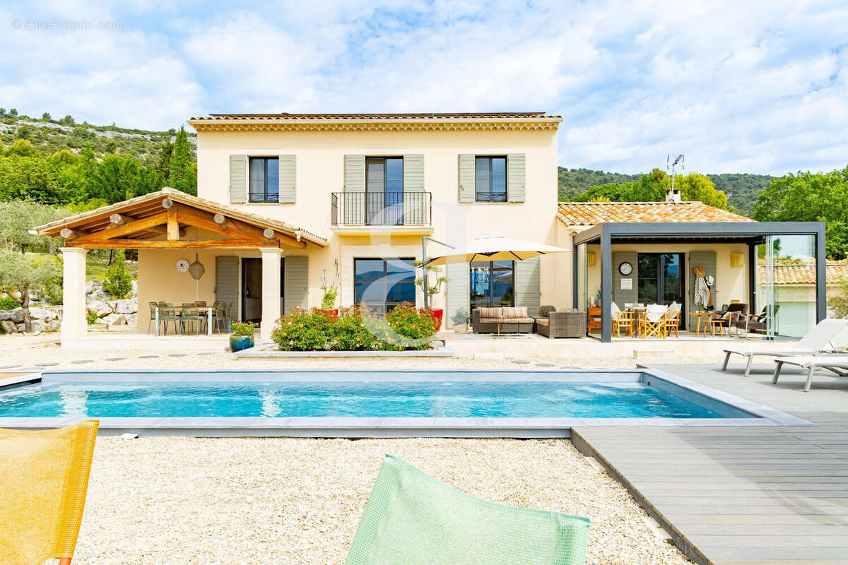 Maison à SAINT-SATURNIN-LES-APT