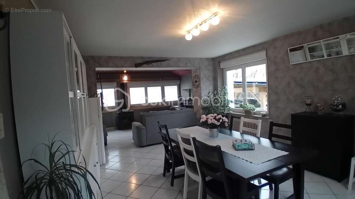 Maison à MONTHERME