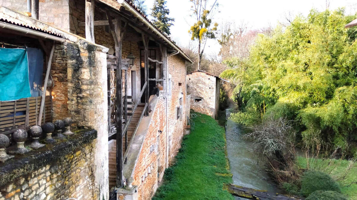 OVERVIEW - Maison à CHASSENEUIL-SUR-BONNIEURE