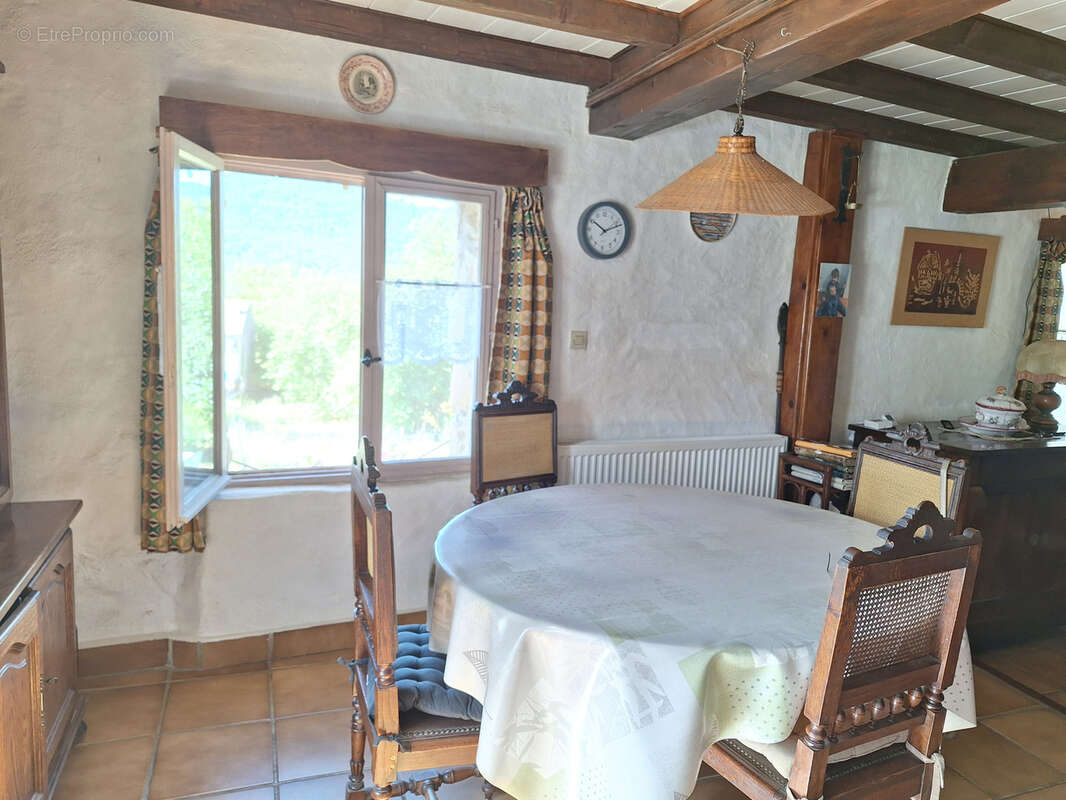 Grande maison de village en pierre avec jardin et dépendances - photo 11