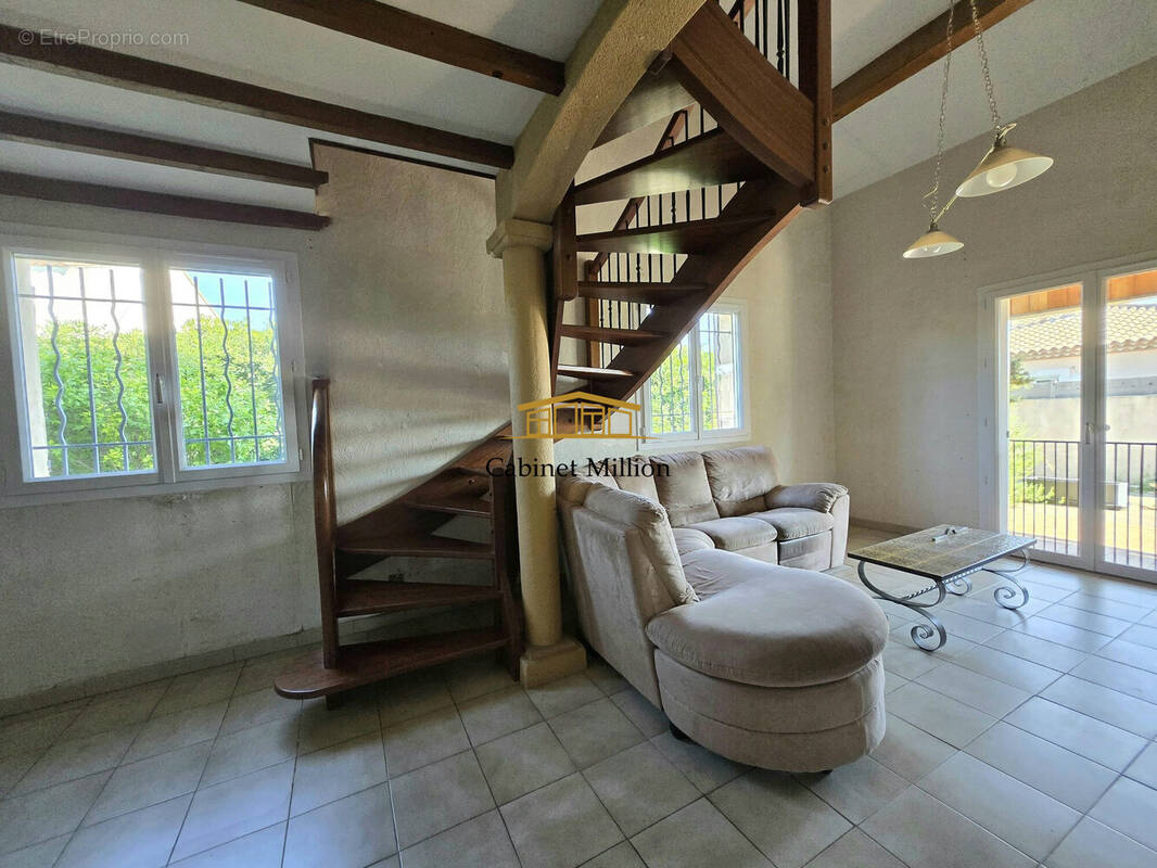 Maison à VIC-LA-GARDIOLE