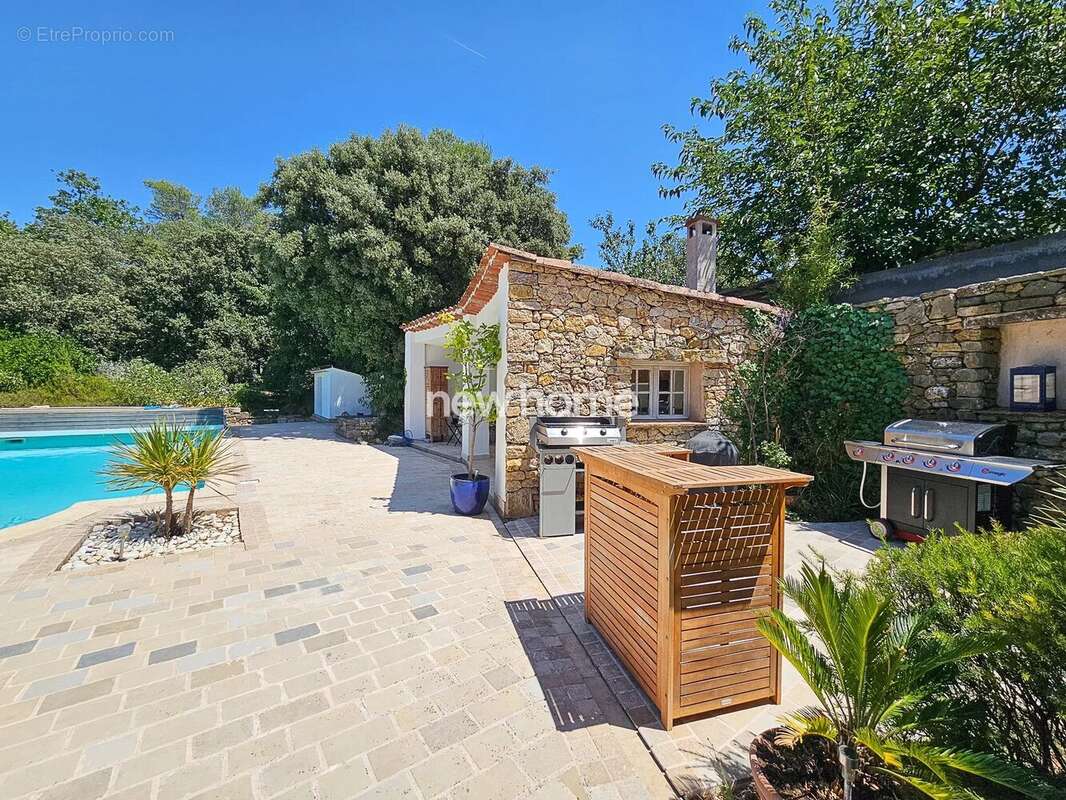 Magnifique bastide en pierre avec jardin clos et belle piscine avec cuisine d?été - photo 12